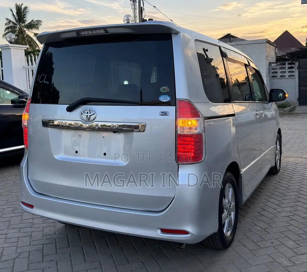 Toyota Noah 2009 Silver