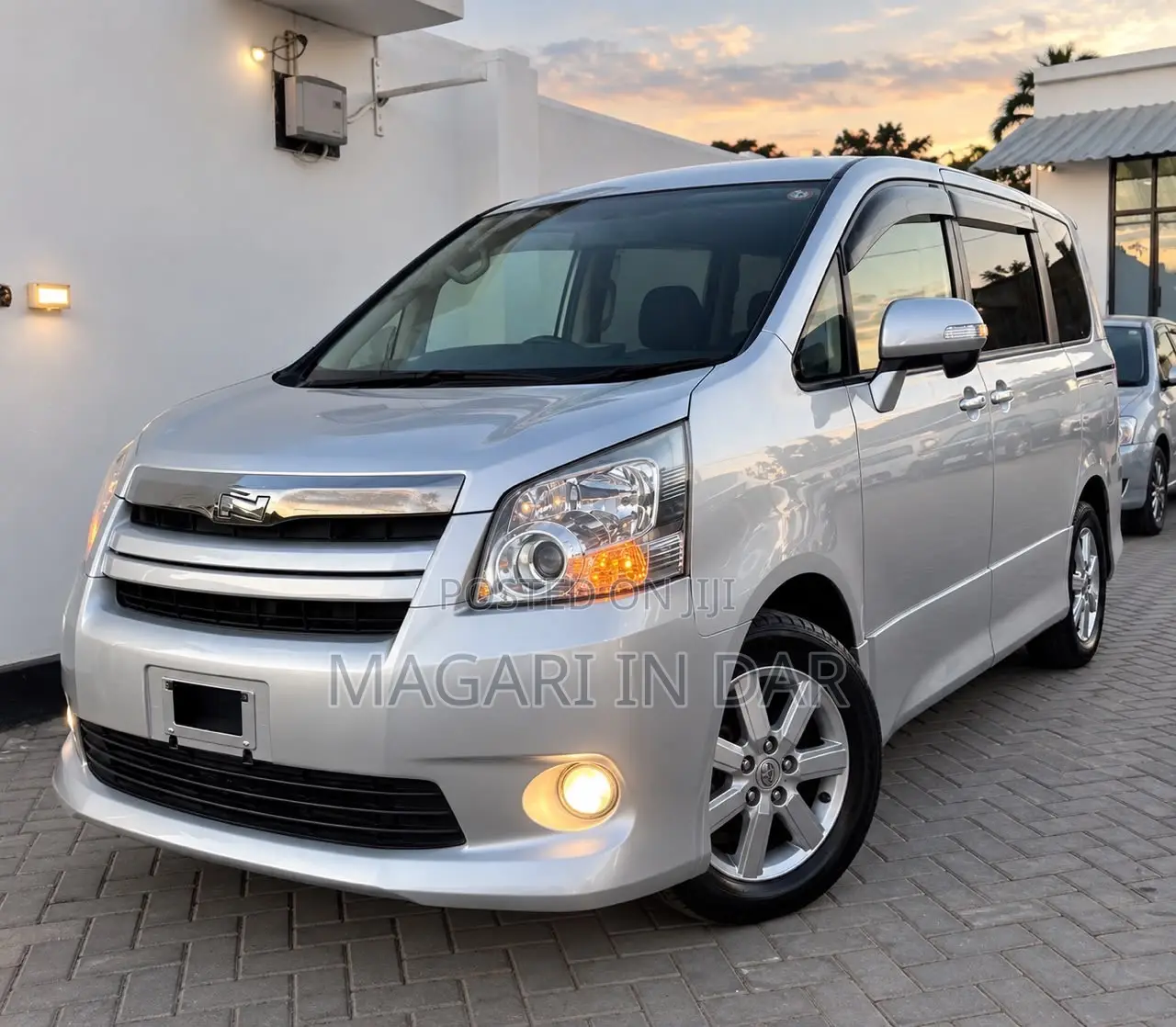Toyota Noah 2009 Silver