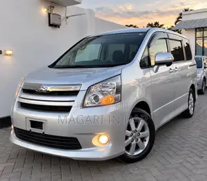 Toyota Noah 2009 Silver