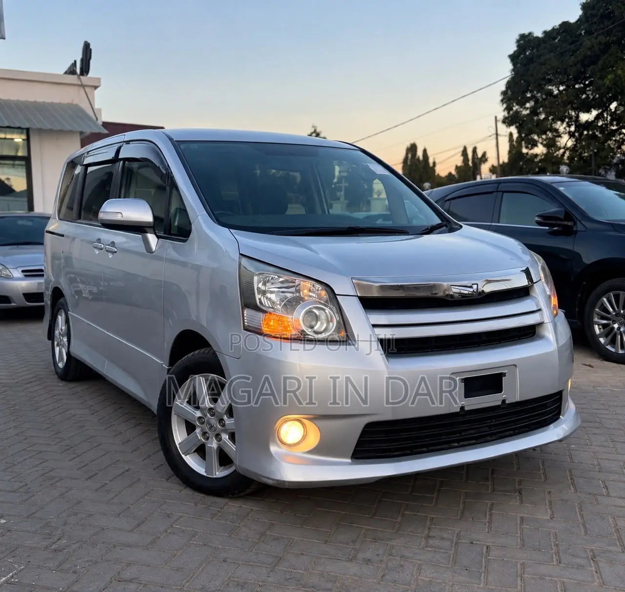 Toyota Noah 2009 Silver