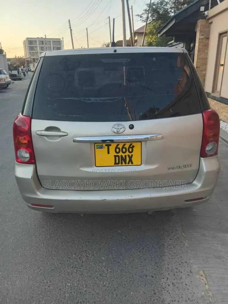 Toyota Raum 1.5 AWD 2003 Beige