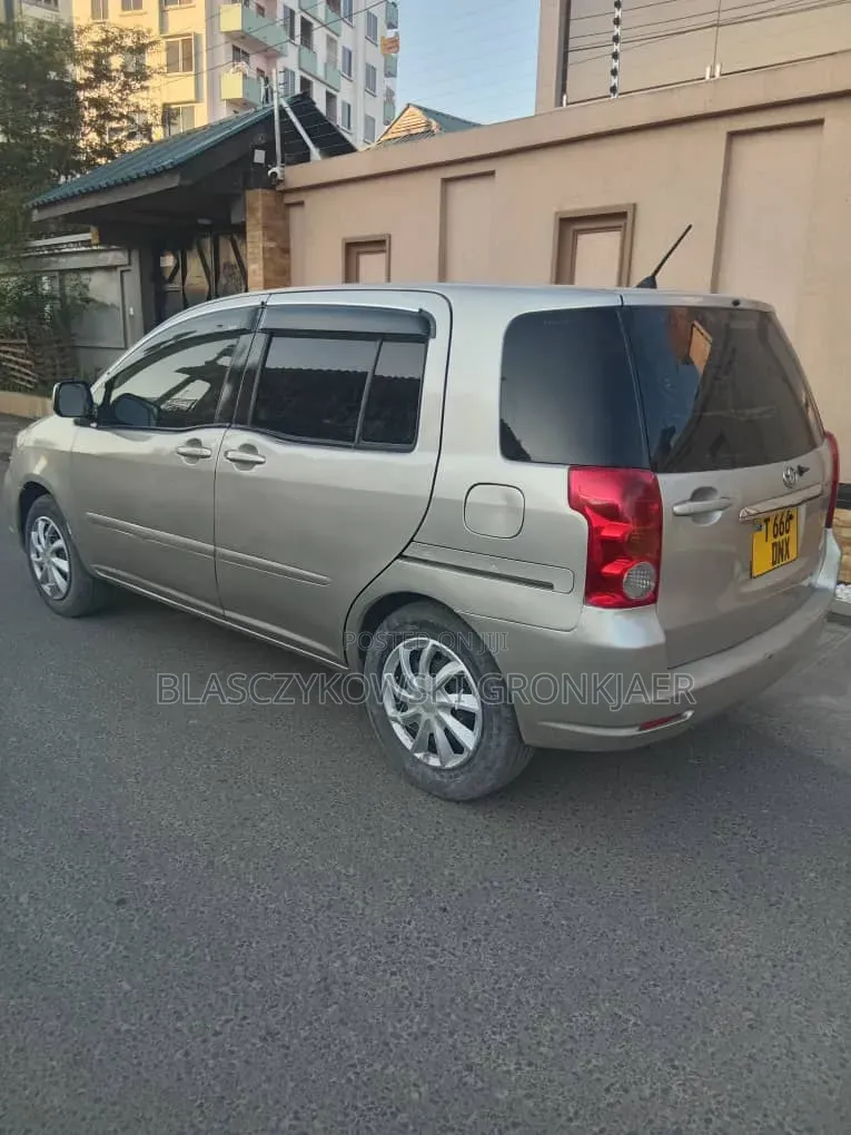 Toyota Raum 1.5 AWD 2003 Beige