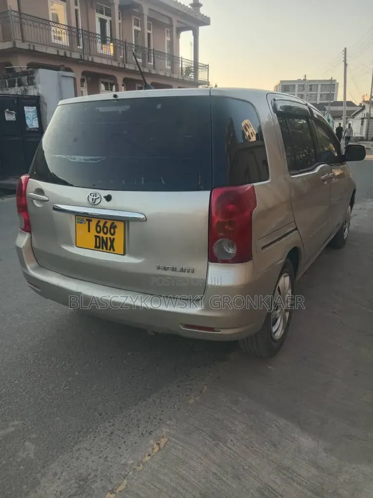 Toyota Raum 1.5 AWD 2003 Beige
