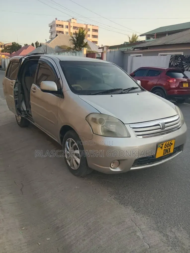 Toyota Raum 1.5 AWD 2003 Beige