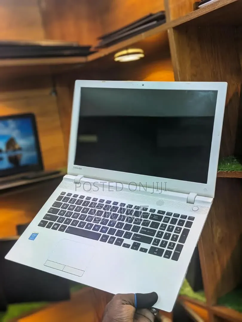 Laptop Toshiba Satellite C50 8GB Intel Core i3 HDD 320GB