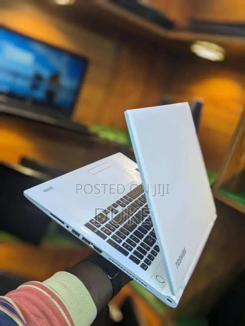 Laptop Toshiba Satellite C50 8GB Intel Core i3 HDD 320GB