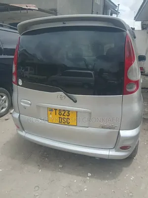 Toyota Fun Cargo 2002 Silver