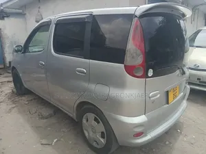 Toyota Fun Cargo 2002 Silver