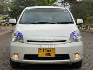 Toyota Raum 2005 White