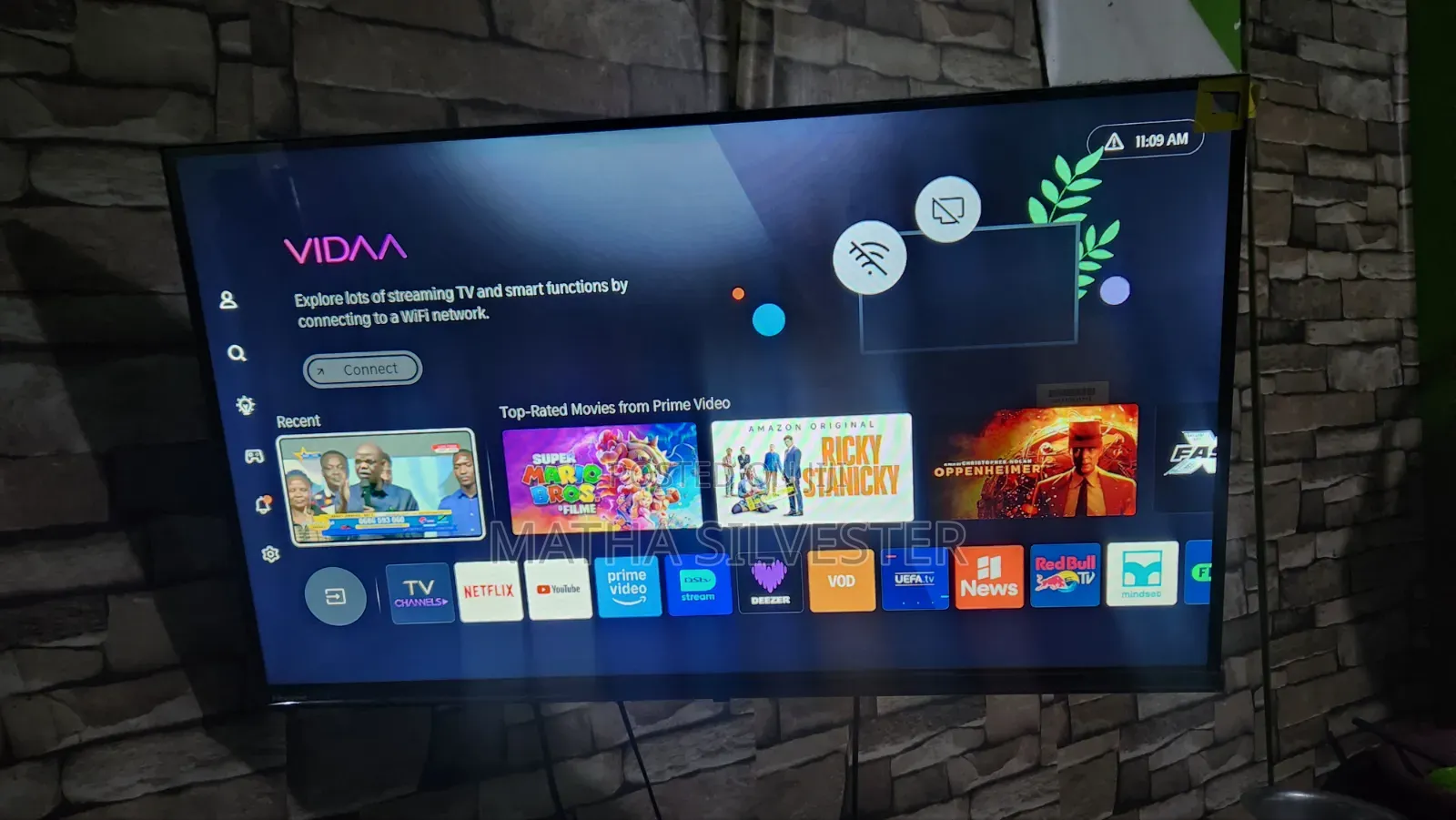 Hisense 32 Inch Frameless Smart TV VIDAA - Negotiable
