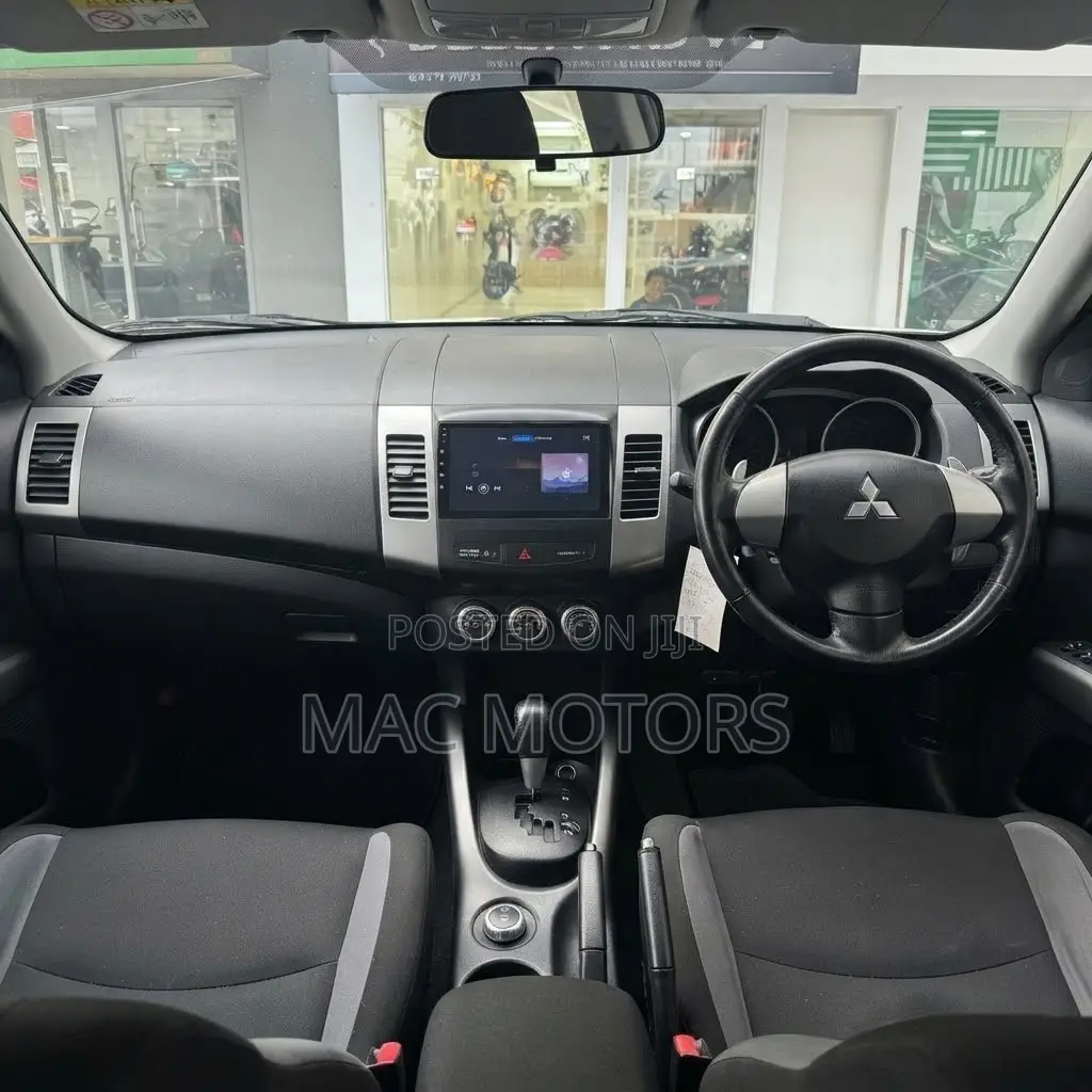 Mitsubishi Outlander 2010 White