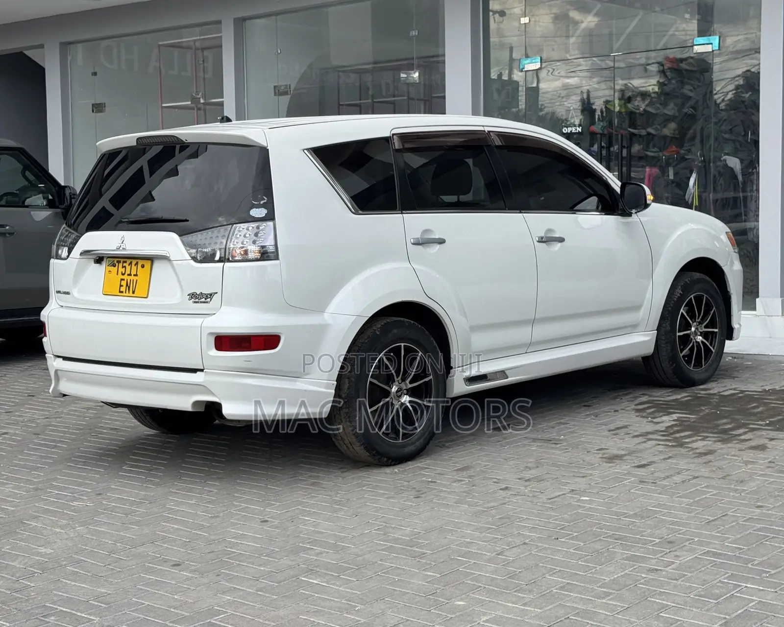 Mitsubishi Outlander 2010 White