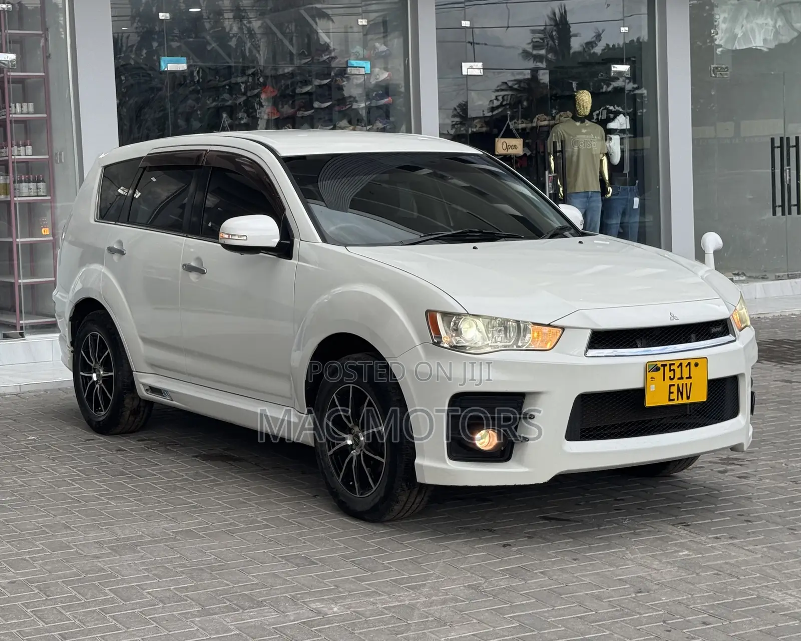 Mitsubishi Outlander 2010 White