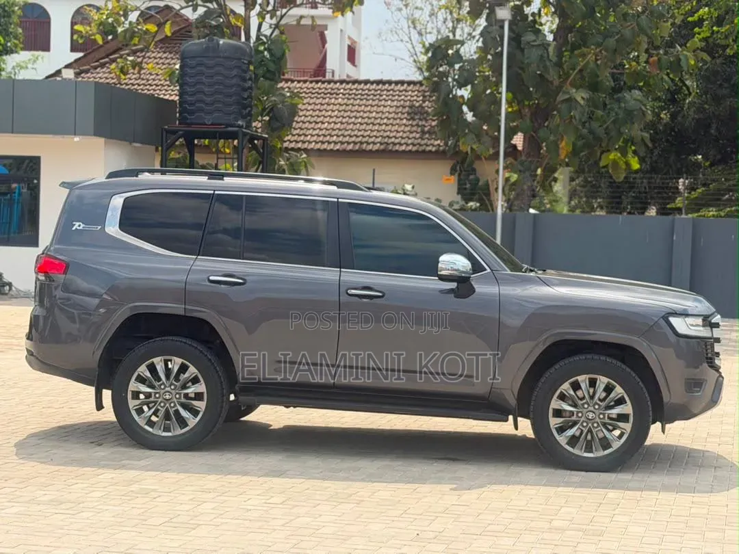 Toyota Land Cruiser 2024 Black