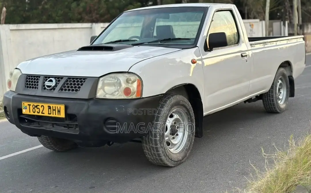Nissan Hardbody 2016 White