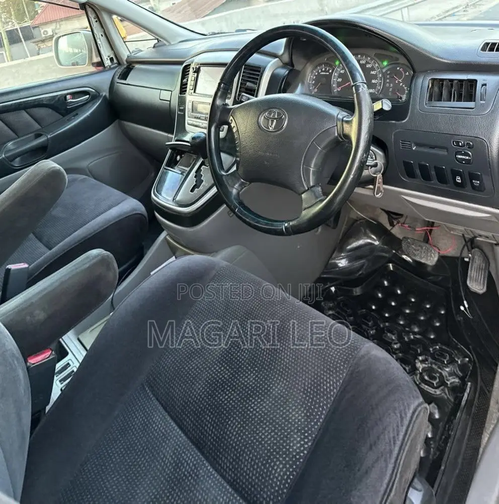 Toyota Alphard 2.4 Petrol FWD 2005 White