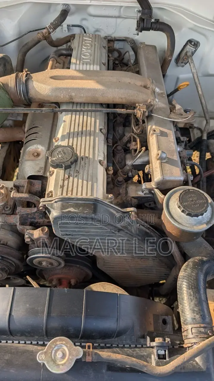 Toyota Land Cruiser 100 4.2 2008 White