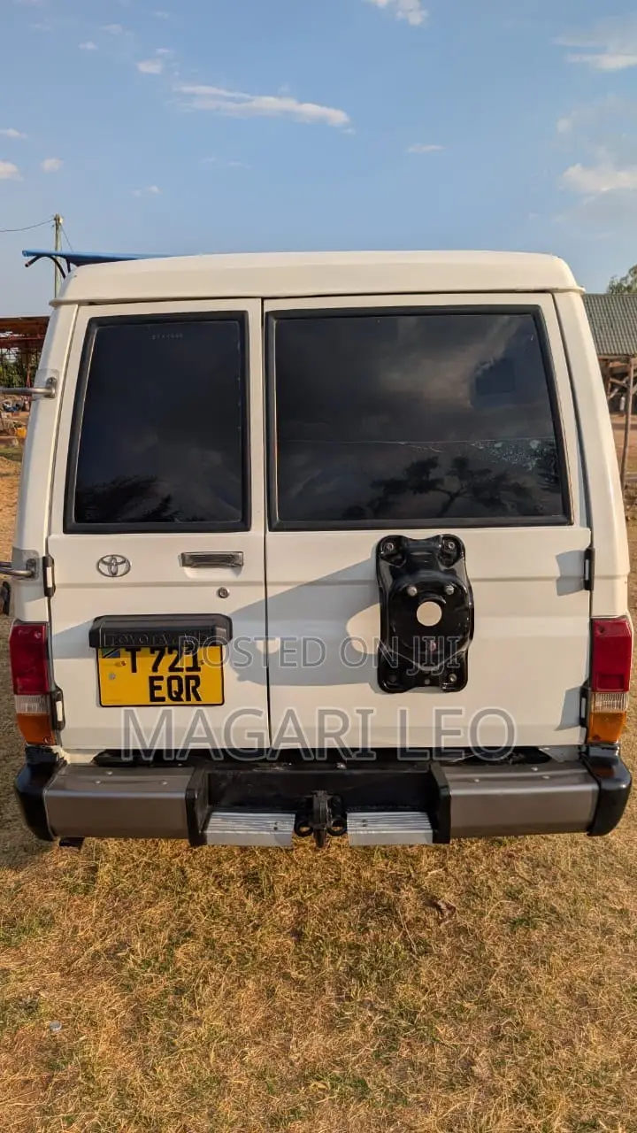 Toyota Land Cruiser 100 4.2 2008 White