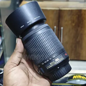 Nikon AF-S DX VR Zoom-Nikkor 55-200mm F/4-5.6g IF-ED Lens