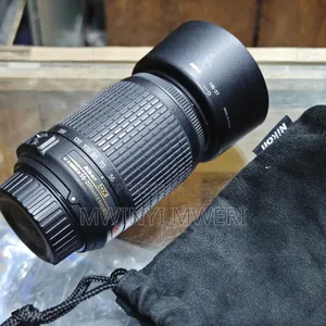 Nikon AF-S DX VR Zoom-Nikkor 55-200mm F/4-5.6g IF-ED Lens