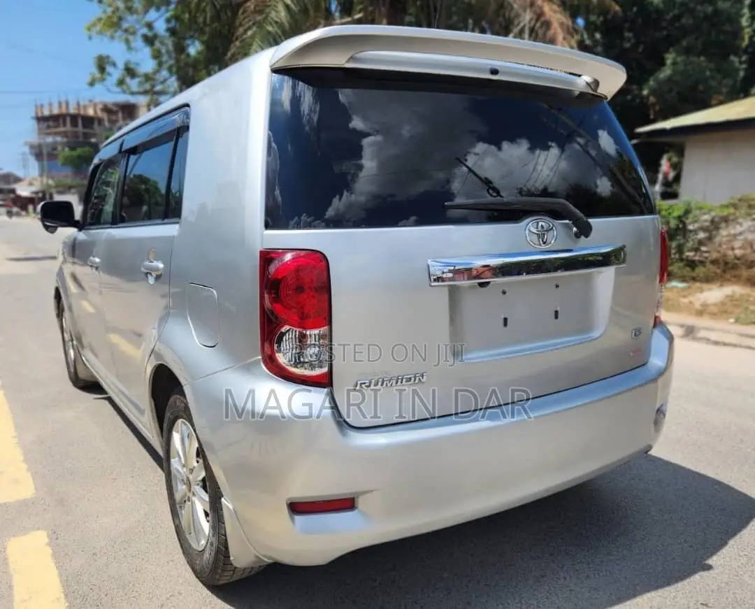 Toyota Corolla Rumion 2008 Silver