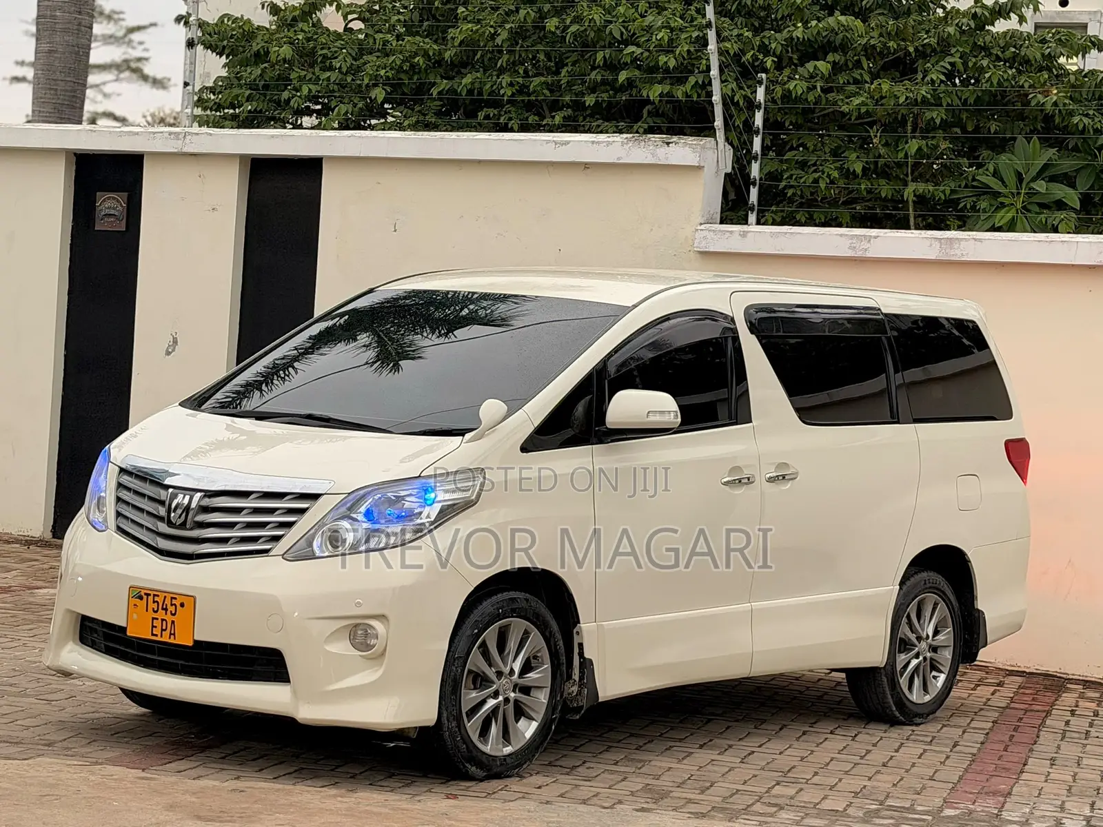 Toyota Alphard 2011 White
