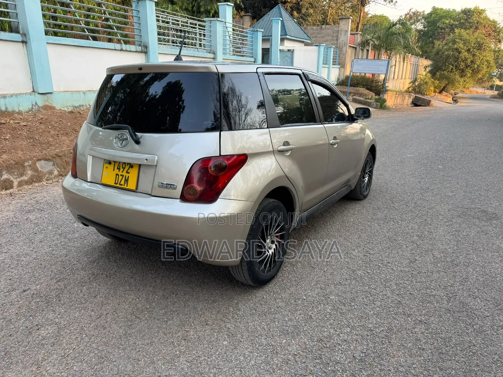 Toyota IST 2005 Gold