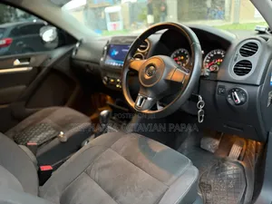 Volkswagen Tiguan 2011 Black
