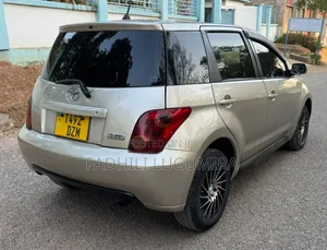 Toyota IST 2005 Beige