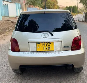 Toyota IST 2005 Beige