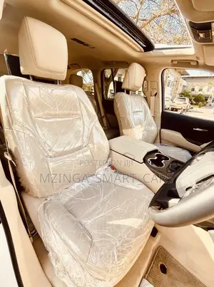Toyota Land Cruiser LC300 2025 White