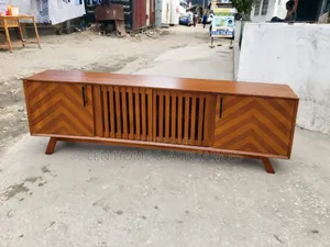 Showcase Color Brown