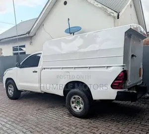 Toyota Hilux 2010 White
