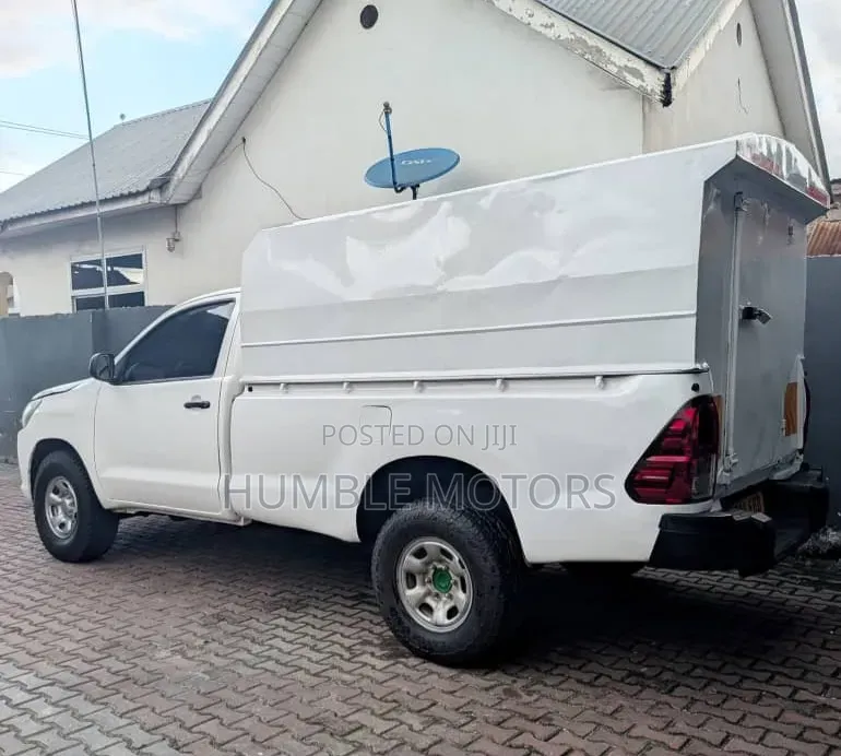 Toyota Hilux 2010 White