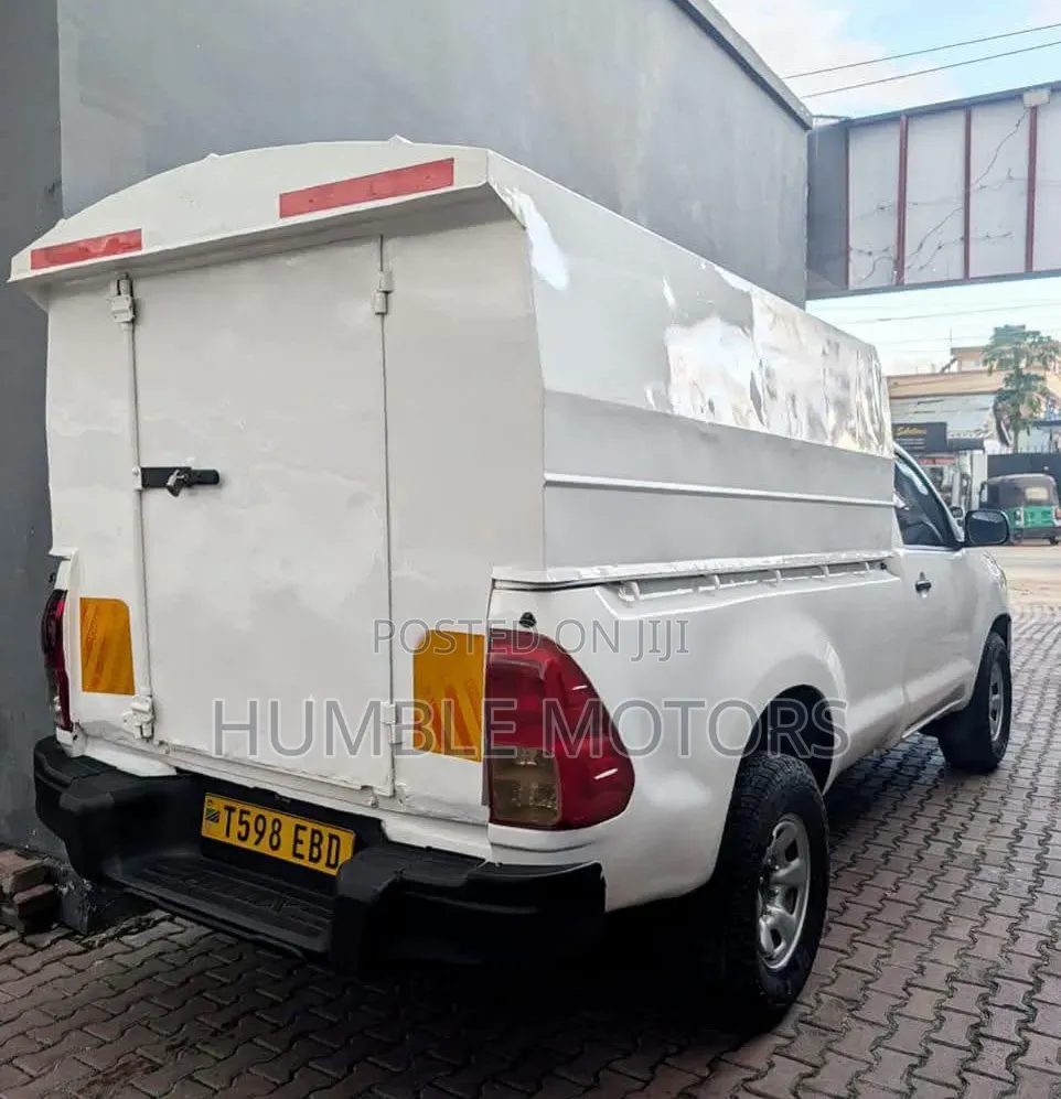 Toyota Hilux 2010 White