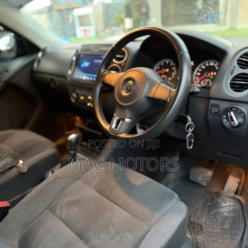 Volkswagen Tiguan 2011 Black