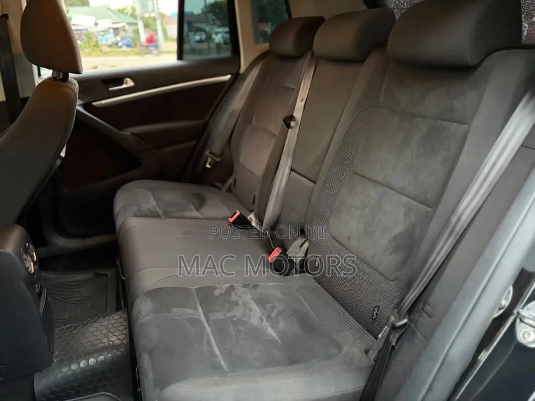Volkswagen Tiguan 2011 Black
