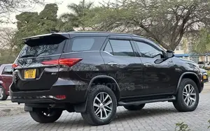Toyota Fortuner 2016 Brown