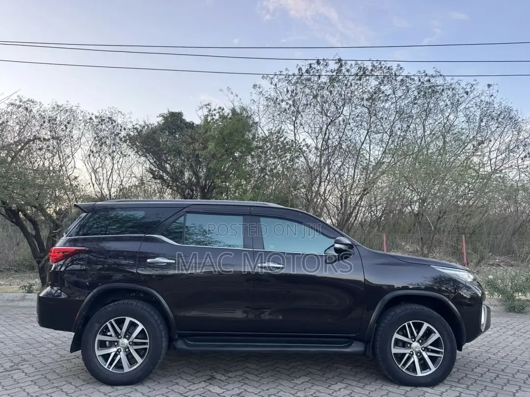 Toyota Fortuner 2016 Brown