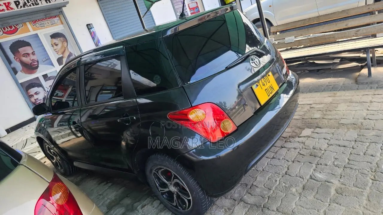 Toyota IST 2004 Black