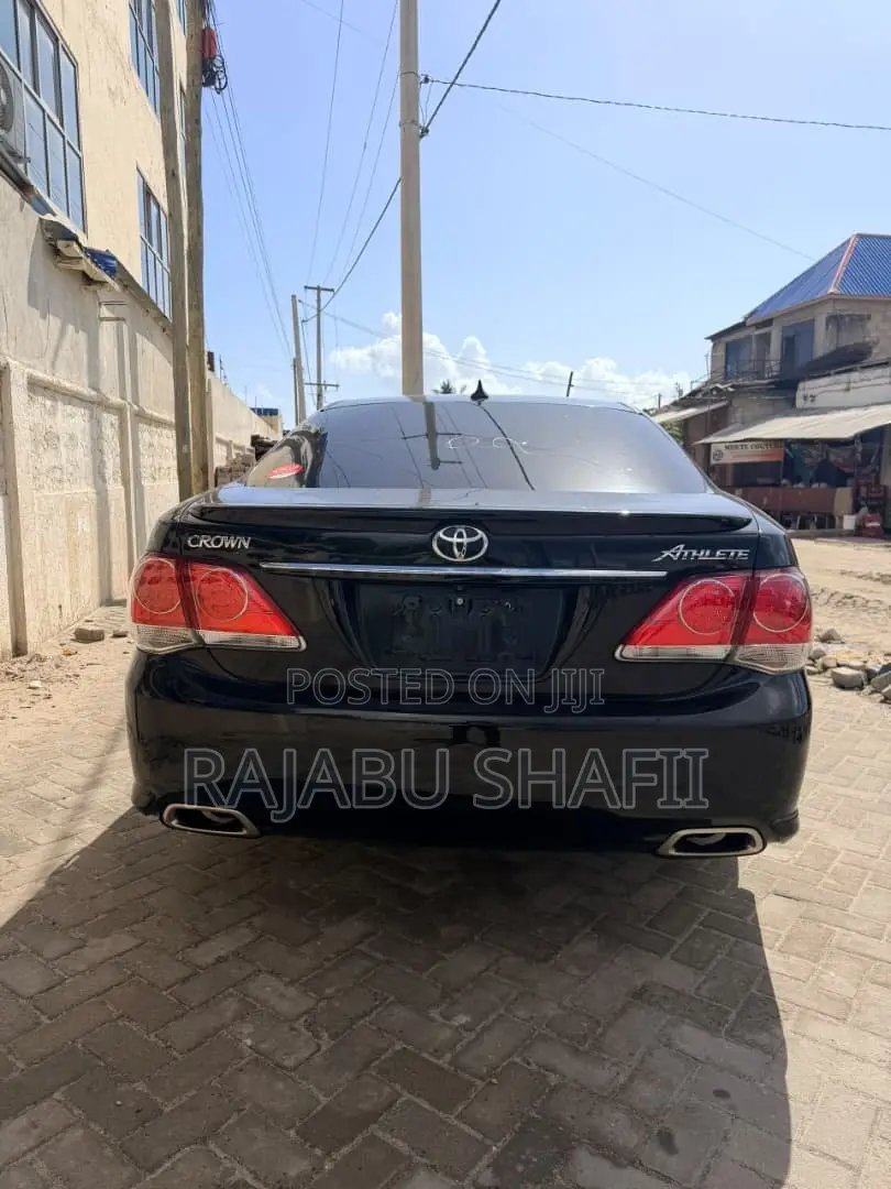 Toyota Crown 2010 Black