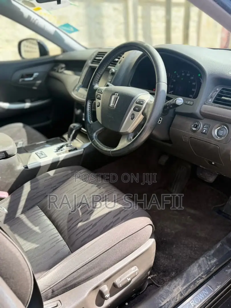 Toyota Crown 2010 Black