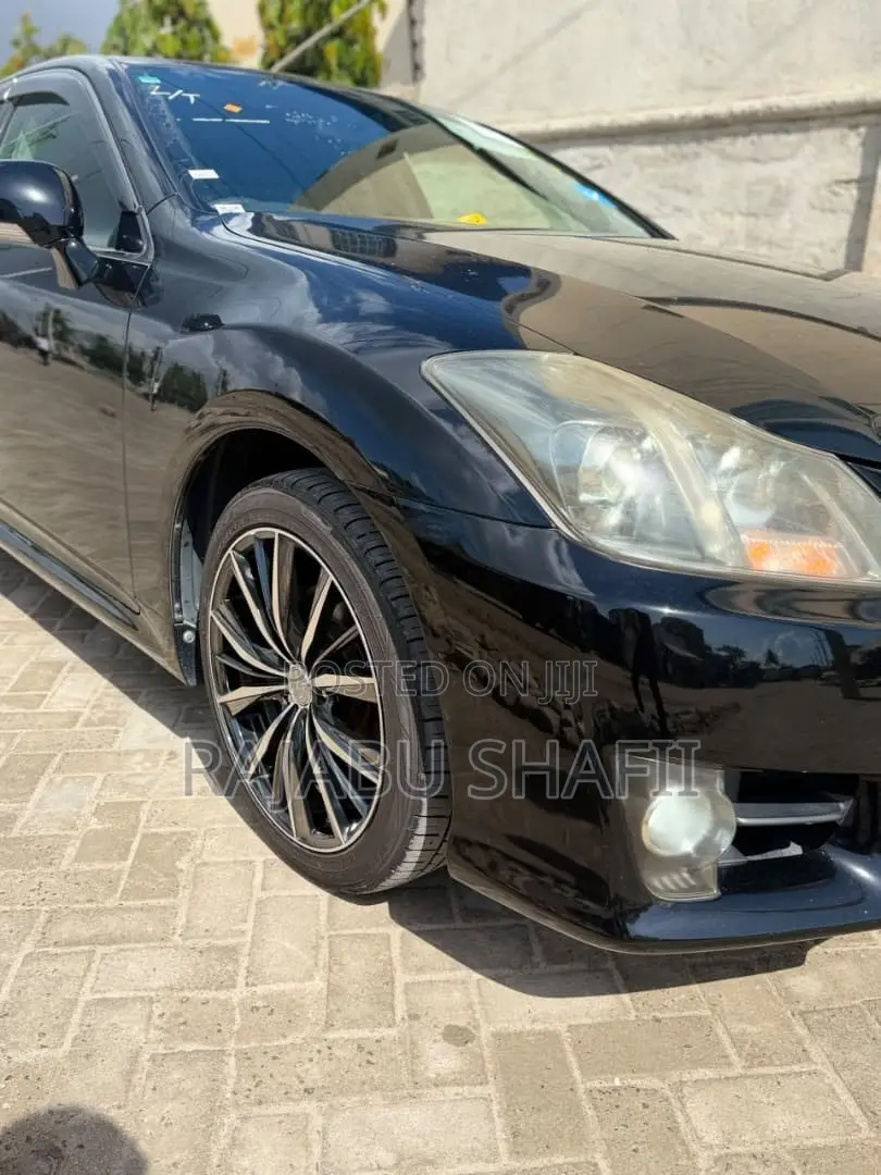Toyota Crown 2010 Black