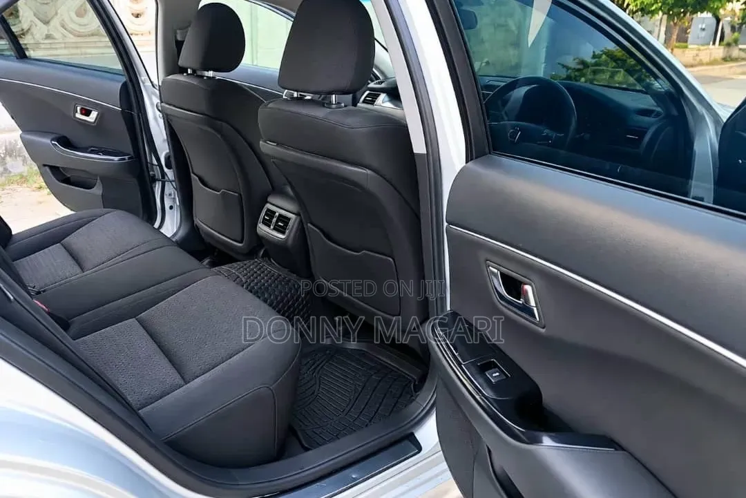 Toyota Crown 2009 Silver