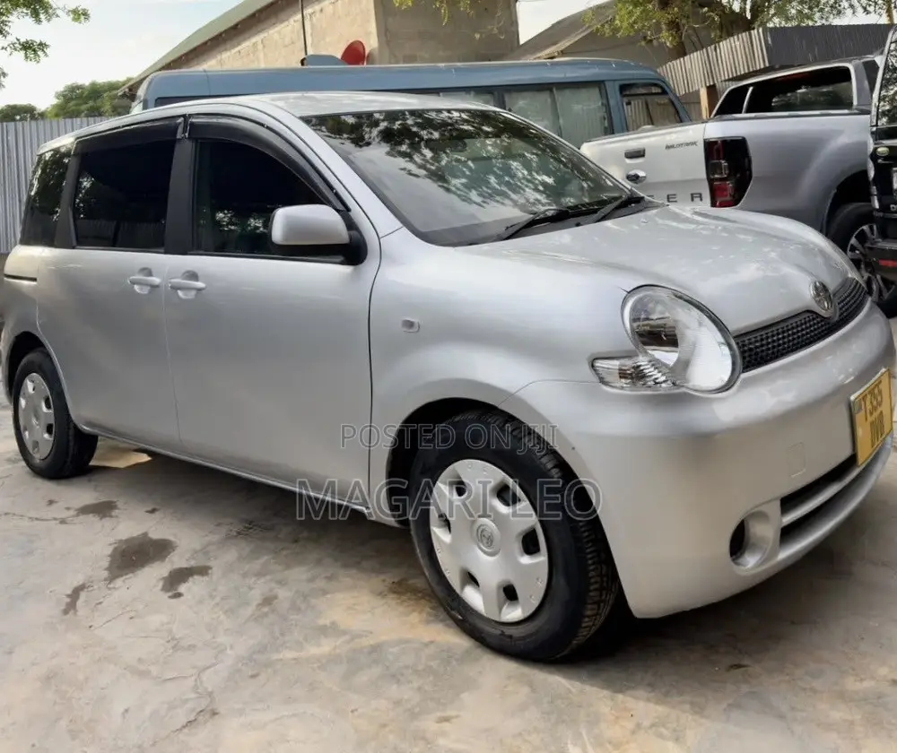 Toyota Sienta 1.5 FWD 2005 Silver