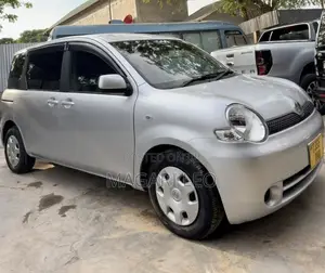 Toyota Sienta 1.5 FWD 2005 Silver