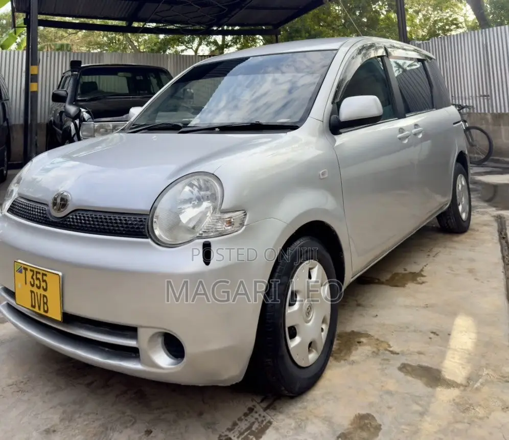 Toyota Sienta 1.5 FWD 2005 Silver