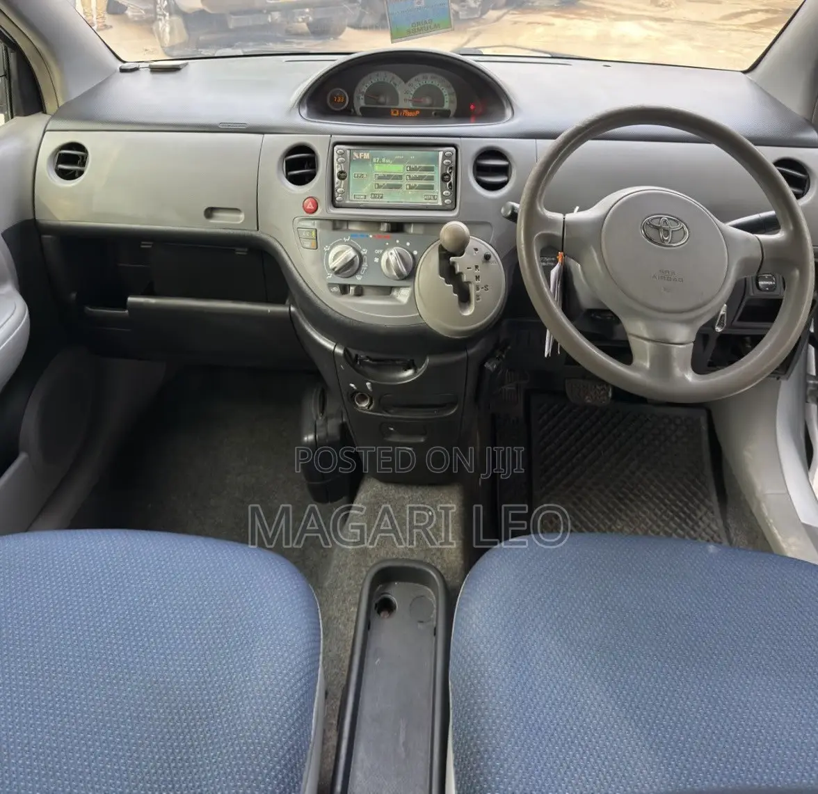 Toyota Sienta 1.5 FWD 2005 Silver