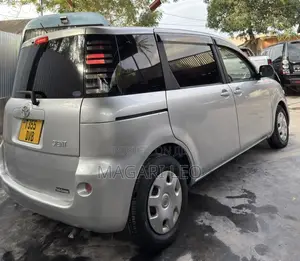 Toyota Sienta 1.5 FWD 2005 Silver