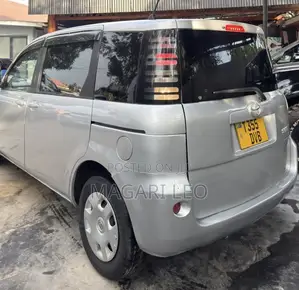 Toyota Sienta 1.5 FWD 2005 Silver